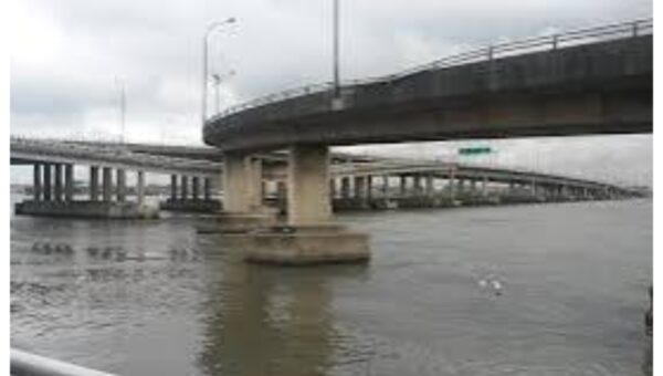 Woman rescued after allegedly jumping into Lagos lagoon from Carter Bridge