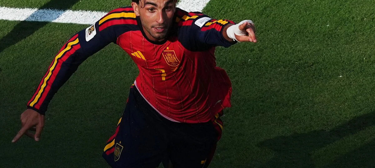 Spain's World Cup star Ferran Torres requests move to PSG, per reports