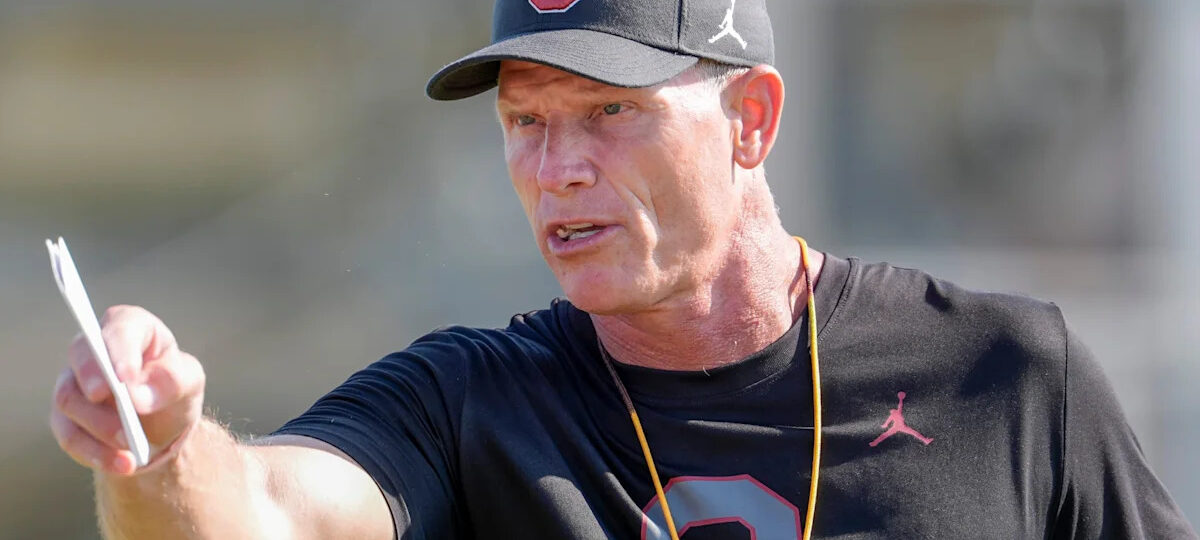 Oklahoma's Brent Venables sends clear message to two young WRs