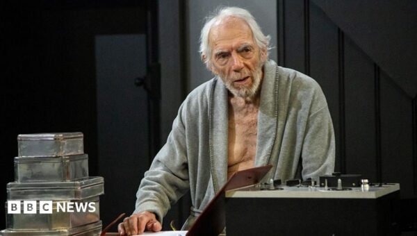 This actor was told he had Alzheimer’s, now he’s performing a one-man show