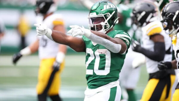 Jets RB Breece Hall's injury scare gets positive update from Aaron Glenn