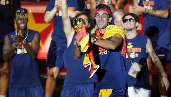 Ferran Torres explains meaning behind ‘Make Spain Great Again’ World Cup celebration cap: ‘It wasn’t about politics’