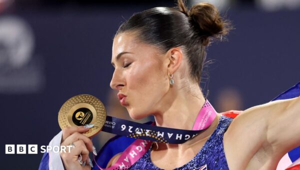 Hunt surges to 200m glory to win second European gold