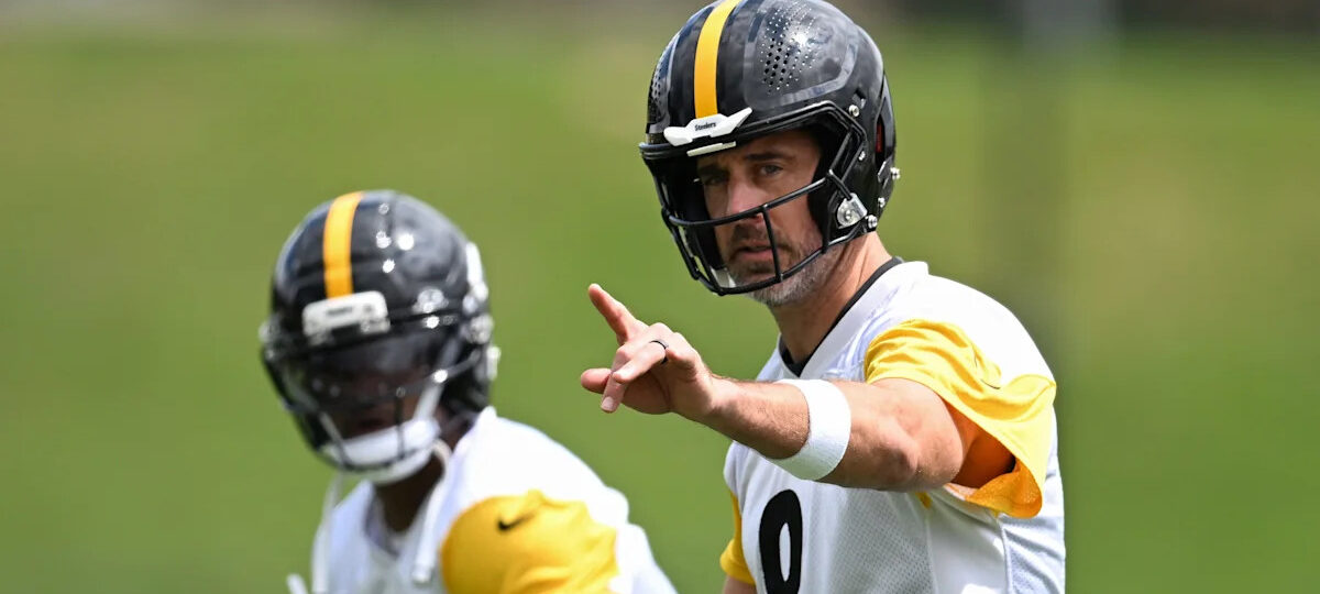 Why isn't Aaron Rodgers playing in preseason game vs. Packers?