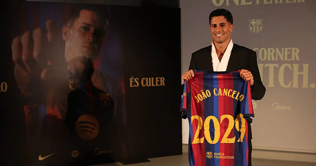 Barça register João Cancelo, available for his debut