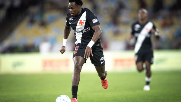 Vasco overcomes red card to beat Vitória in first-leg Copa do Brasil tie