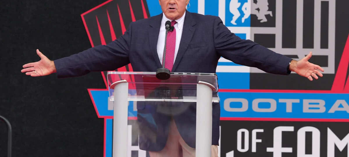Chris Berman’s ‘Strange’ walk at the Pro Football Hall of Fame ceremony is drawing a lot of attention