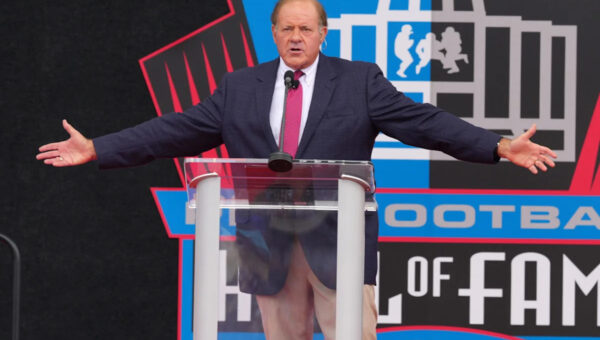 Chris Berman’s ‘Strange’ walk at the Pro Football Hall of Fame ceremony is drawing a lot of attention