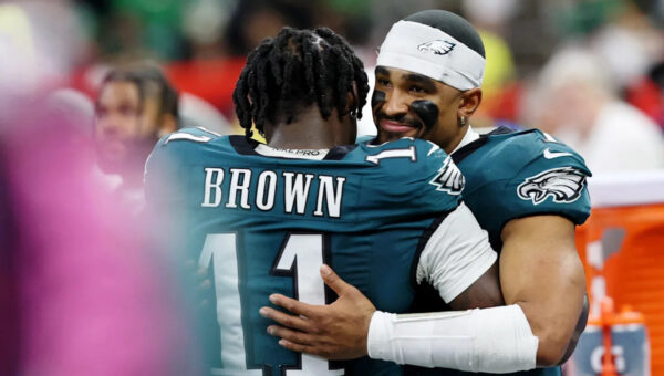 Eagles star reacts to A.J. Brown-Jalen Hurts hugging at joint practice