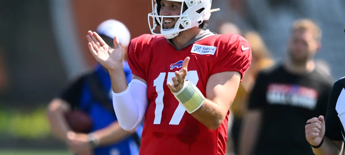 Allen gives Browns up-close view of franchise QB as Watson-Sanders battle nears finish