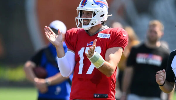 Allen gives Browns up-close view of franchise QB as Watson-Sanders battle nears finish