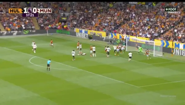 (Videos): Hull City score twice to shock Man U in first major upset of the Premier League season