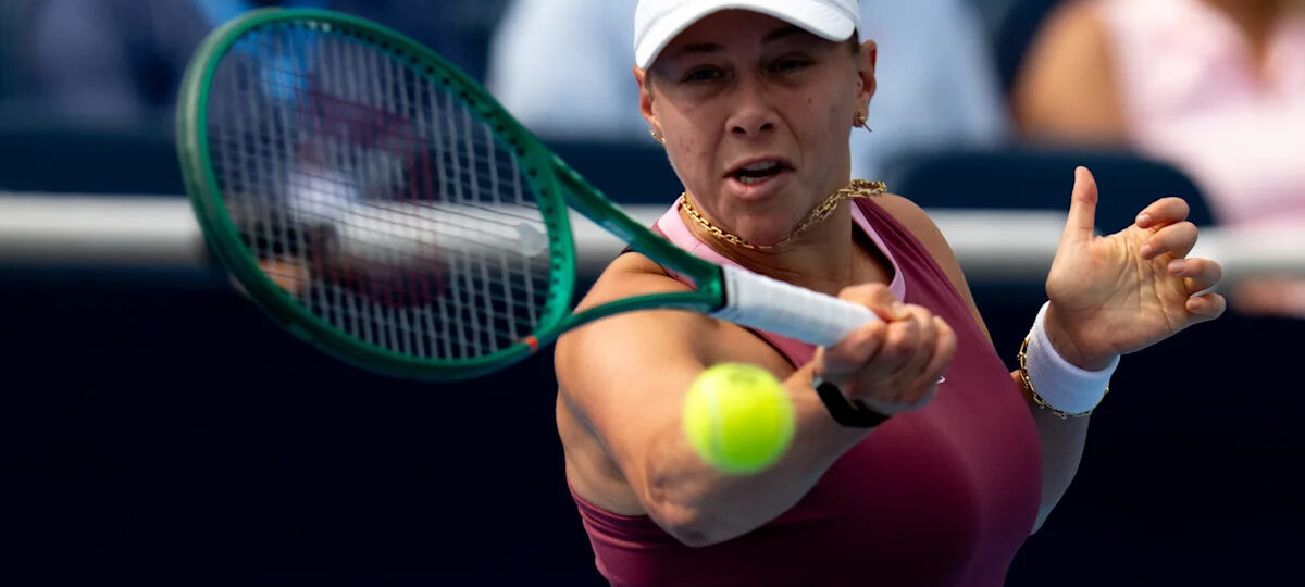 Tennis Channel analysts debate what Amanda Anisimova drank vs Eala