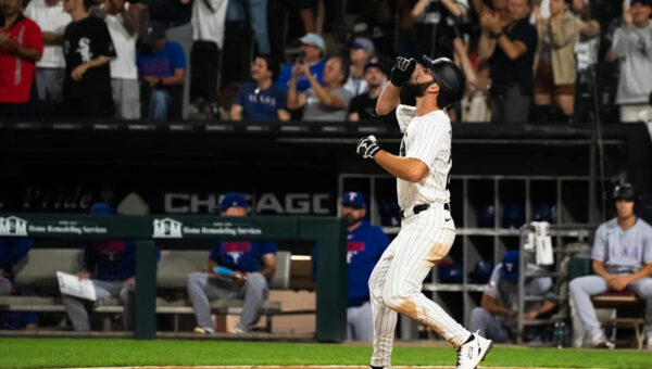 White Sox outlast Rangers in South Side slugfest, 11-7