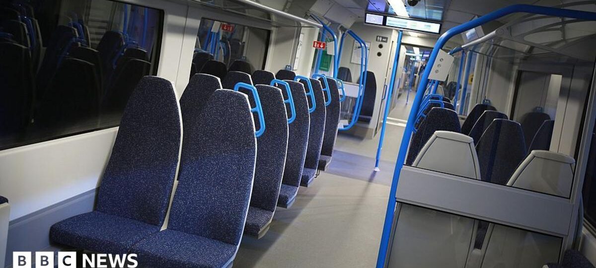 'Ironing board' seats to be replaced on Thameslink