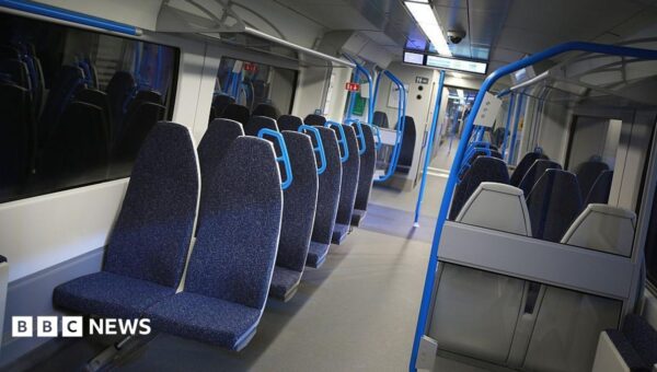 ‘Ironing board’ seats to be replaced on Thameslink