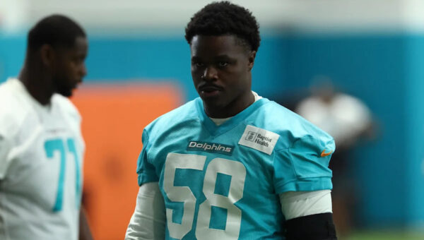 Dolphins bring back Seth Coleman-Lyles
