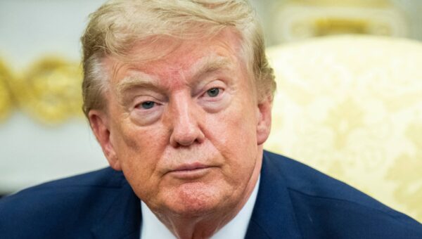 Trump: White House attacks CNN reporter over aide question