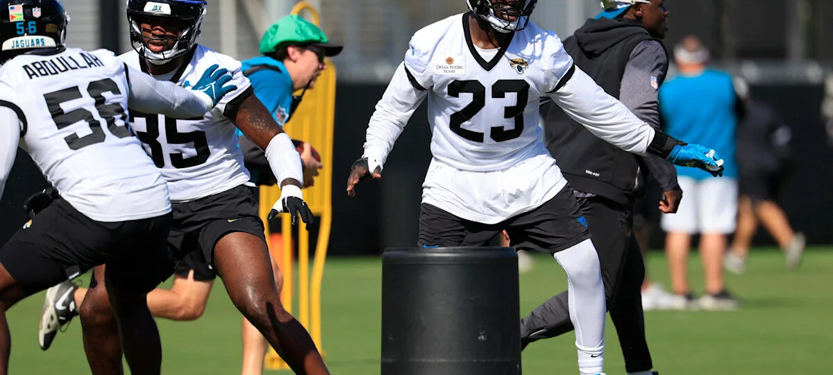 PFF spotlights overlooked Jaguars LB Foyesade Oluokun