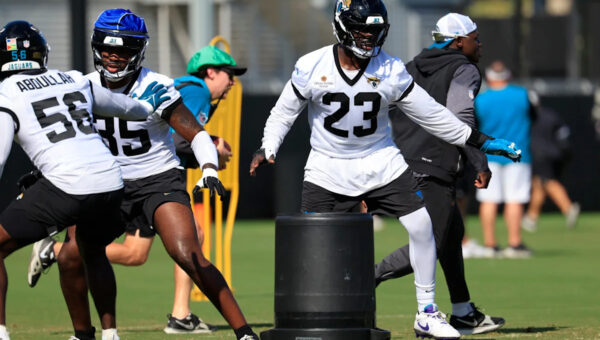 PFF spotlights overlooked Jaguars LB Foyesade Oluokun