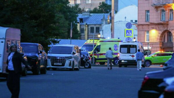 Three killed, 21 injured in bomb explosion outside Moscow restaurant