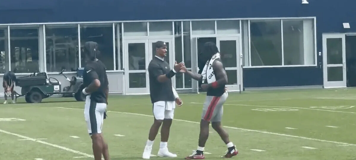 Jalen Hurts, A.J. Brown share a moment after Eagles-Patriots practice