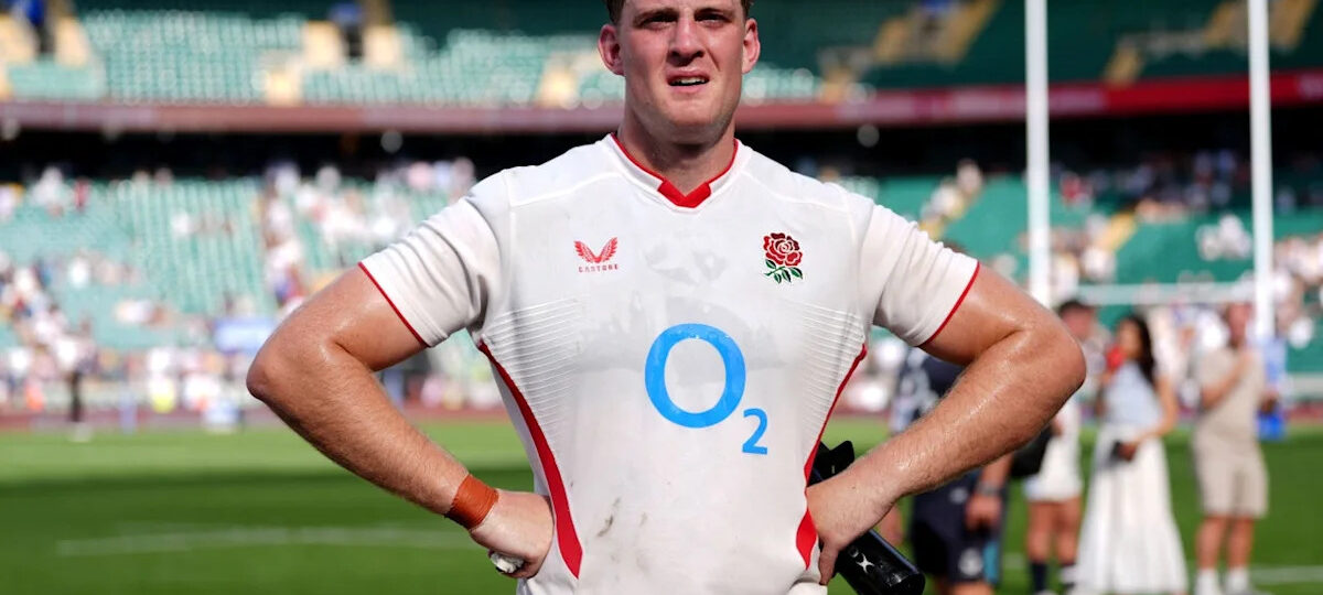Steve Borthwick reveals core of England squad as enhanced contracts handed out