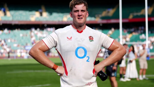Steve Borthwick reveals core of England squad as enhanced contracts handed out
