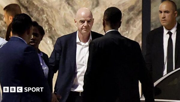 Fifa criticises campaign to oust president Infantino