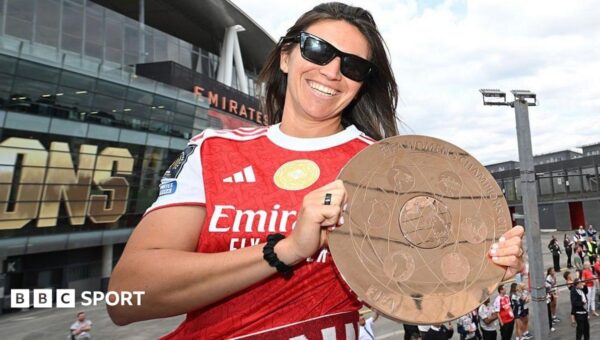 Caldentey embraces ‘cool’ pressure as Arsenal target Treble