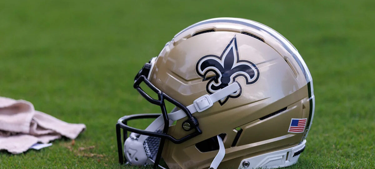Former Bucs linebacker signs with division rival