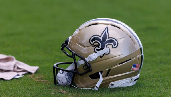Former Bucs linebacker signs with division rival