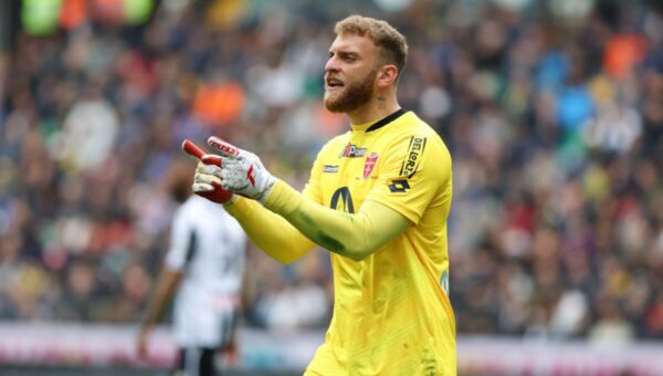 Bournemouth confirm potential £15m deal as competition for struggling starter