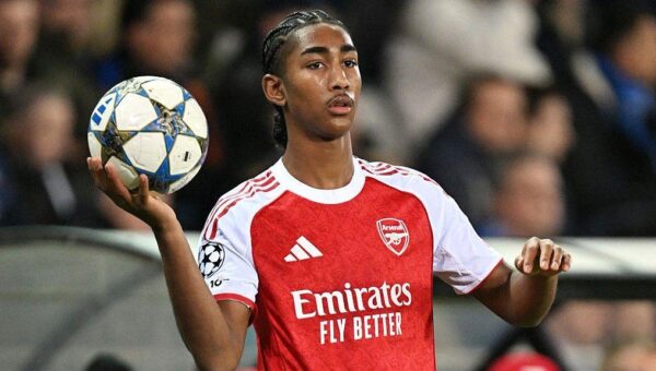 Arsenal announce deal for Salmon
