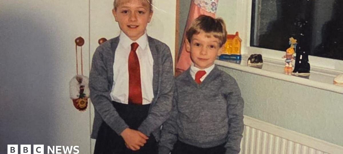 Man tracks down siblings who sent him Christmas present as he fled war 33 years ago