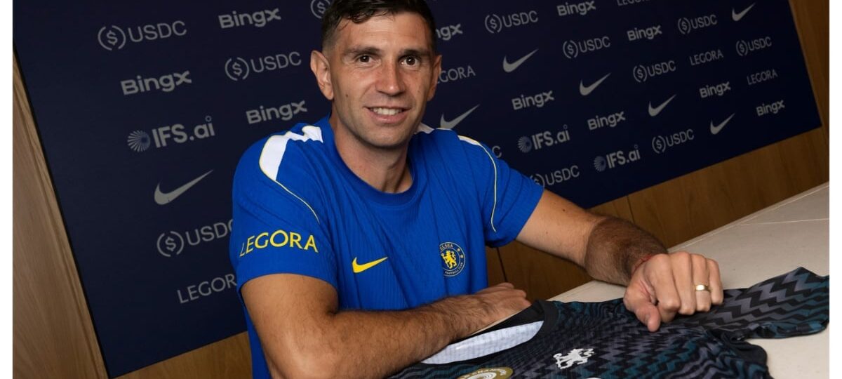 Transfer: Emi Martinez names two legends that convinced him to join Chelsea