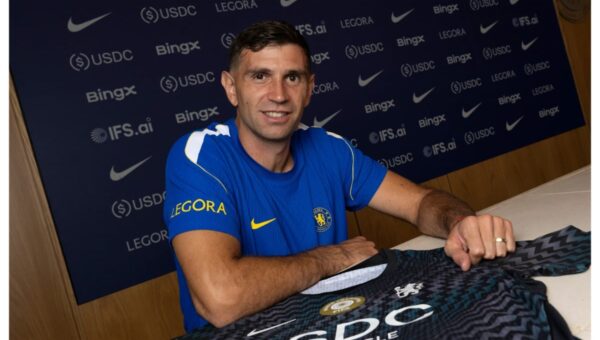 Transfer: Emi Martinez names two legends that convinced him to join Chelsea