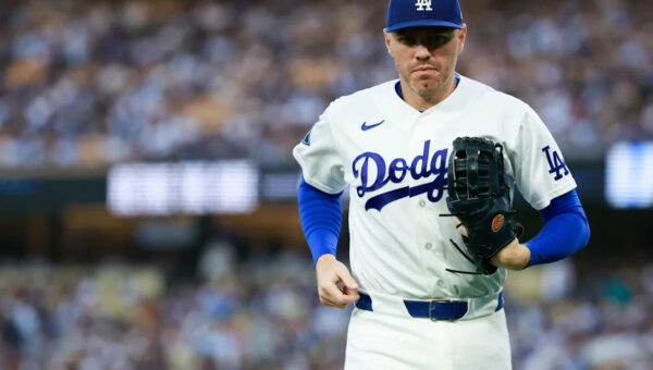 Dodgers announce Freddie Freeman update after alarming exit in Royals game