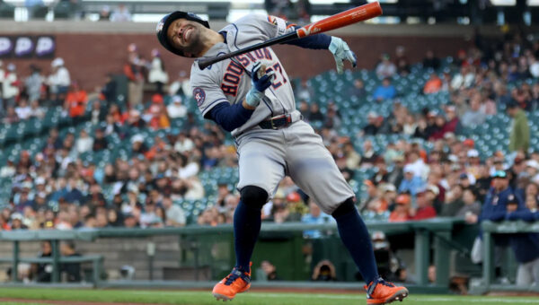 Jose Altuve leaves game vs. Giants early after being hit by pitch in his foot