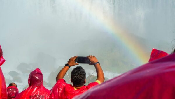 Disappointing photos show what visiting Niagara Falls in Canada is really like