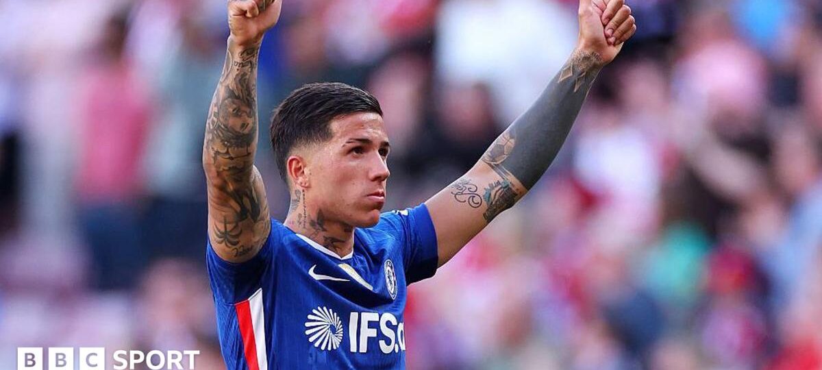 A pivotal day for Chelsea, Man City and Fernandez - what's going on?