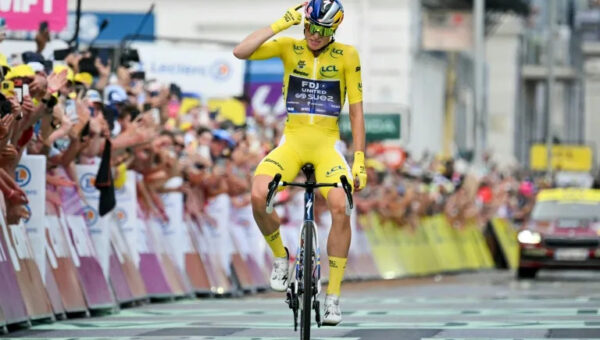 Vollering wins Tour de France Femmes after war of nerves