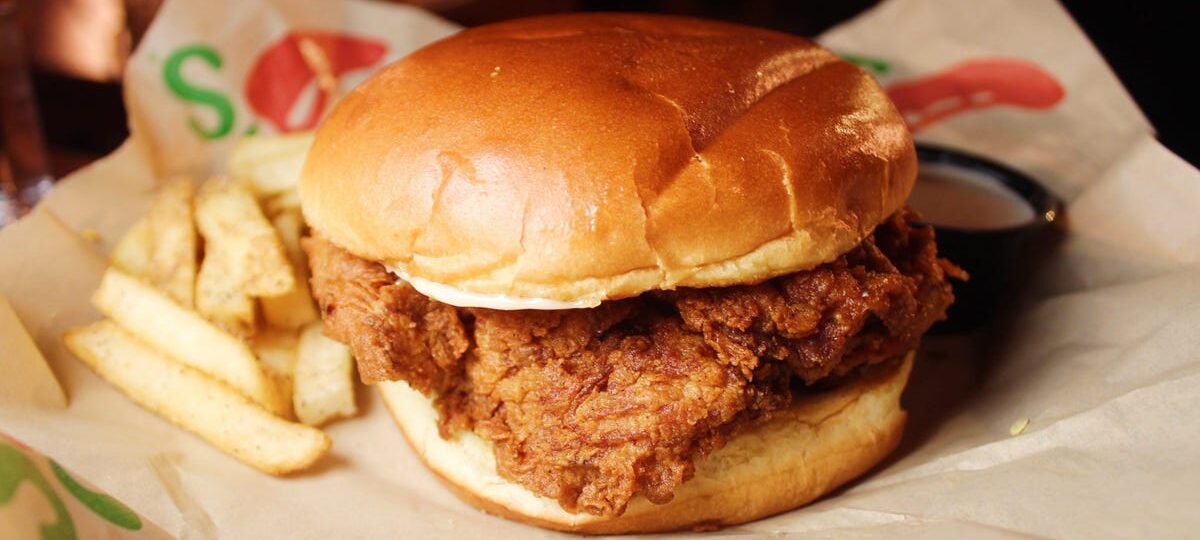 I tried Chili’s crispy chicken sandwich, which is driving sales. It showed me why the chain is winning the value wars.