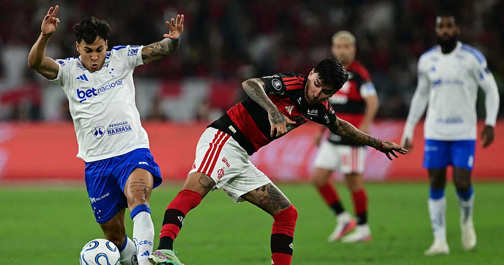 Flamengo beat Cruzeiro, book Libertadores spot with screamers, watch