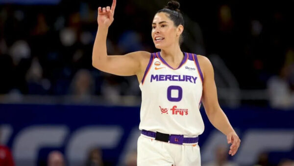 Kelsey Plum hits game winner in debut with Phoenix Mercury