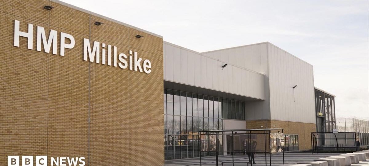 Ex-workers tell of 'chaotic atmosphere' at new £400m prison