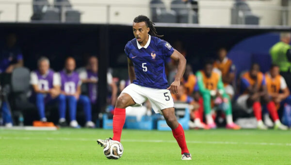 Barcelona defender has offers from Premier League clubs – report