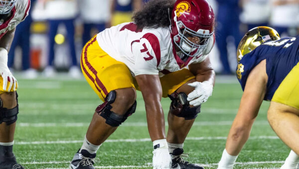 USC offensive lineman Alani Noa named to Outland Trophy Watch List