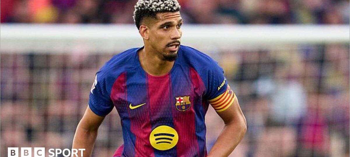 Liverpool close to signing Barcelona's Araujo on loan