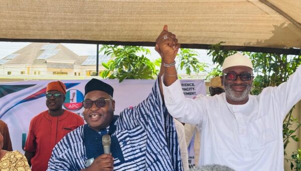2027: Drama as APC’s Hunye unveils running mate for Ogun guber poll